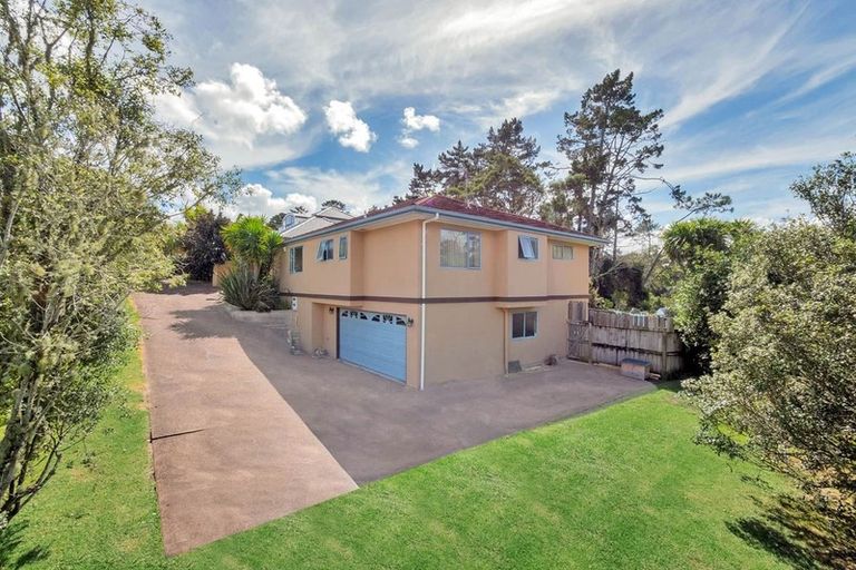 Photo of property in 14 San Vito Place, Henderson, Auckland, 0612