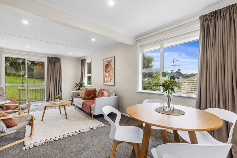 Photo of property in 11 Wakefield Terrace, Tawa, Wellington, 5028