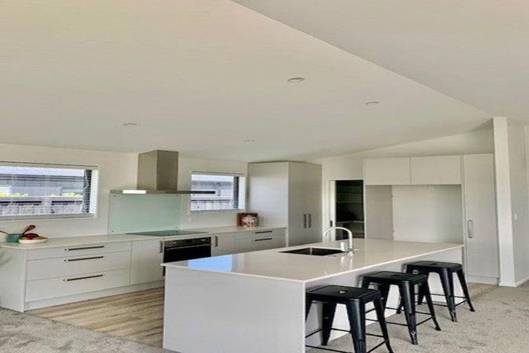 Photo of property in 10 Mccahon Drive, Rangiora, 7400