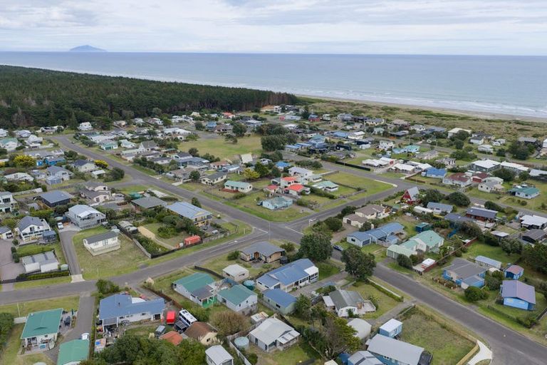 Photo of property in 50 Kahukura Avenue, Waitarere Beach, Levin, 5510