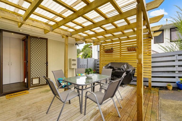 Photo of property in 2/22 Starforth Place, Henderson, Auckland, 0612