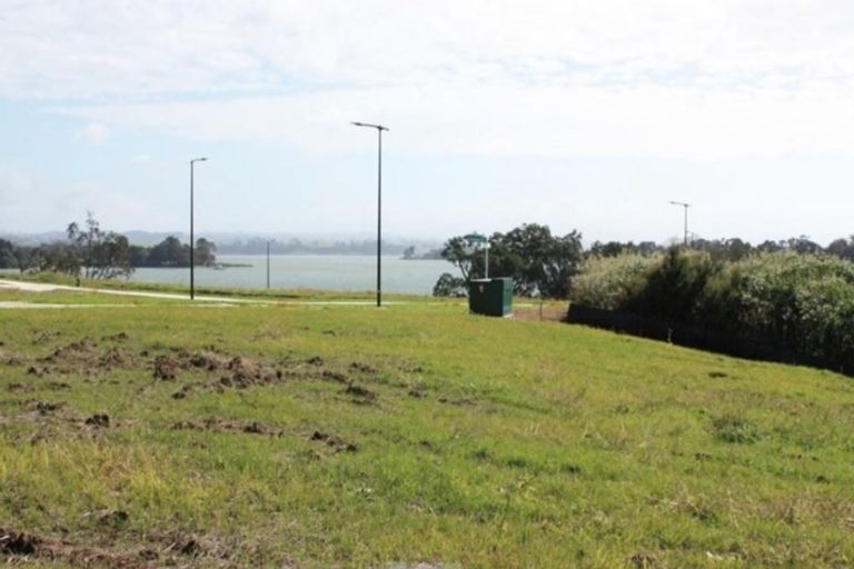 Photo of property in 14 Dame Nganeko Drive, Glenbrook, Waiuku, 2681