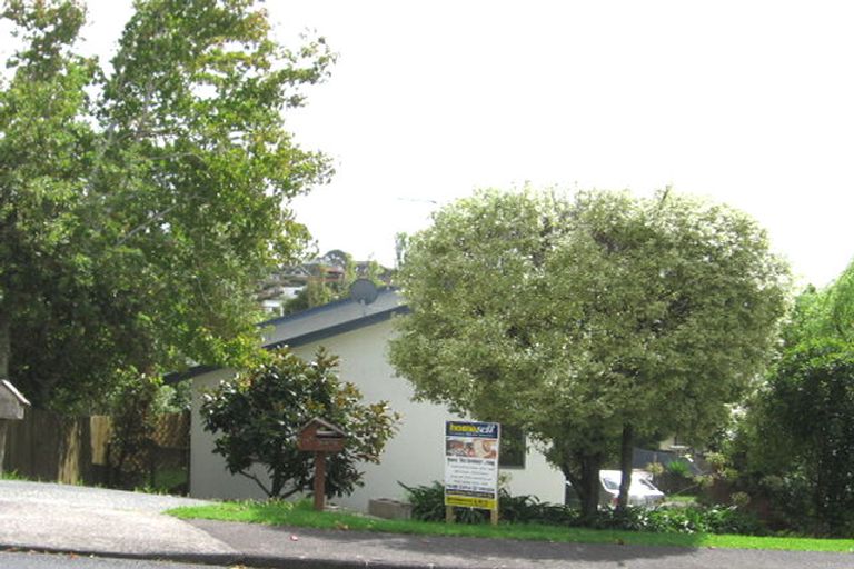 Photo of property in 74 Colwill Road, Massey, Auckland, 0614