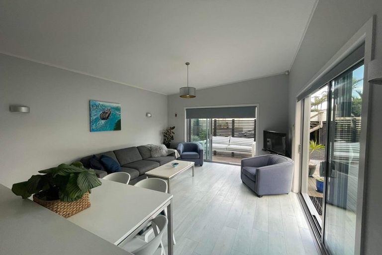 Photo of property in 15 Old Lake Road, Narrow Neck, Auckland, 0624