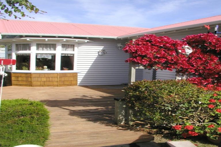 Photo of property in 297 The Parade, Island Bay, Wellington, 6023