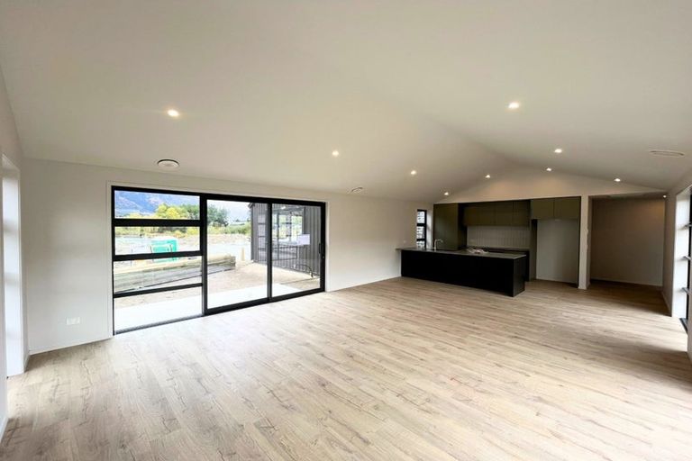 Photo of property in 33 Friesian Close, Jacks Point, 9371