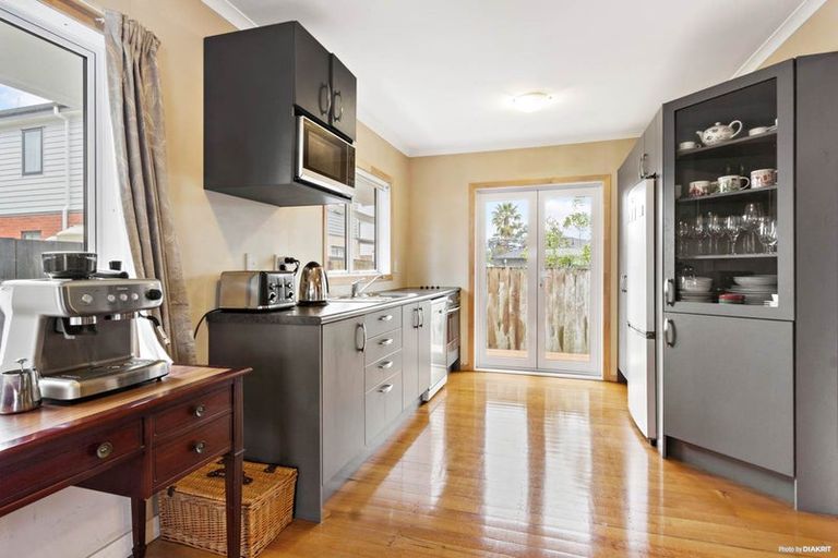 Photo of property in 8 Border Road, Henderson, Auckland, 0612