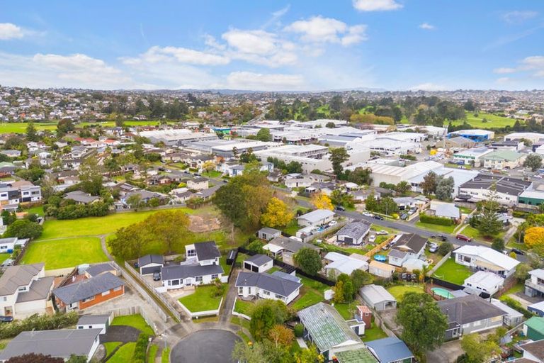 Photo of property in 17 Nan Place, Pakuranga Heights, Auckland, 2010