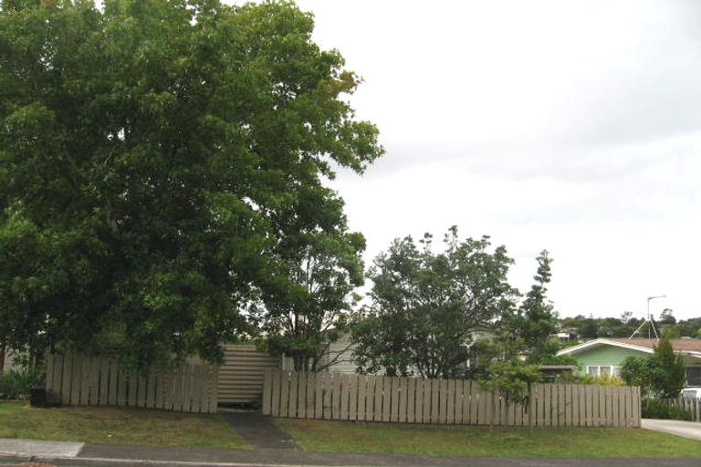Photo of property in 77 Lauderdale Road, Birkdale, Auckland, 0626