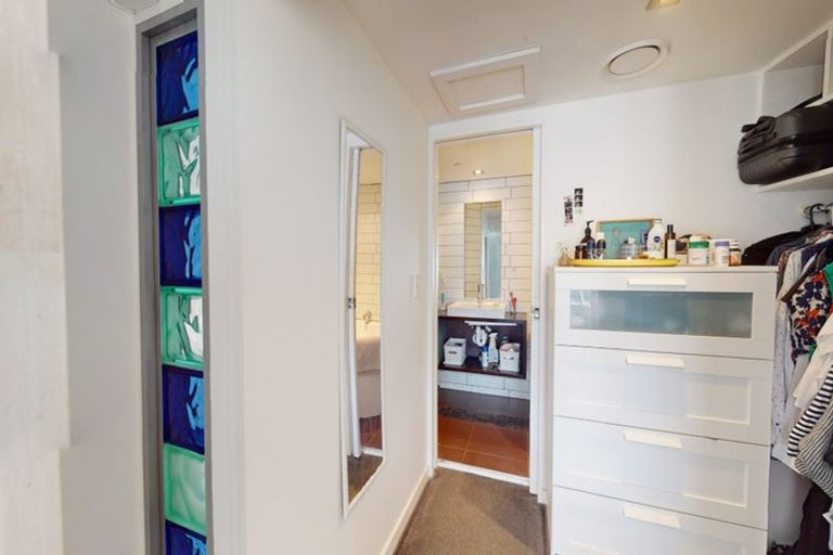 Photo of property in Stadium Garden Flats, 111/107 Thorndon Quay, Pipitea, Wellington, 6011