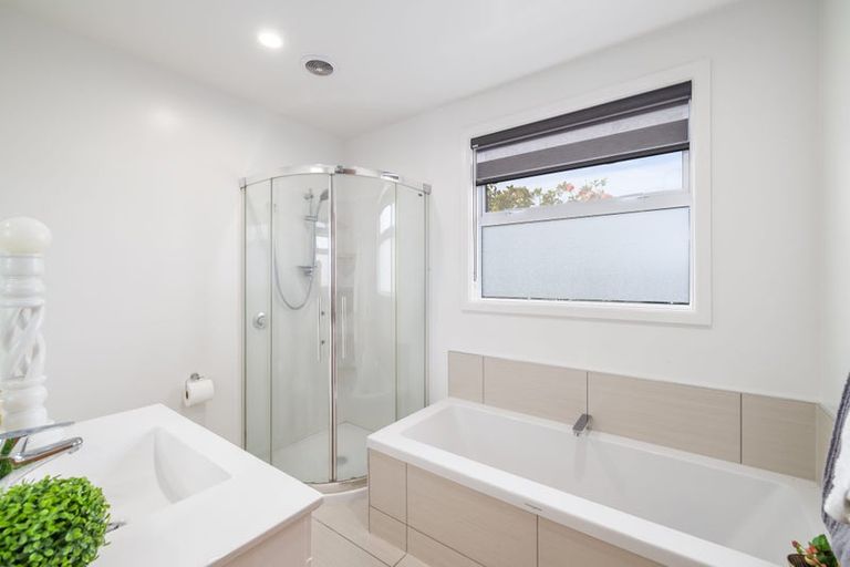 Photo of property in 73 Grahams Road, Burnside, Christchurch, 8041