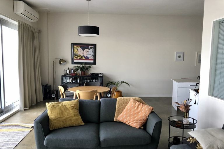 Photo of property in 25u1 Home Street, Mount Victoria, Wellington, 6011