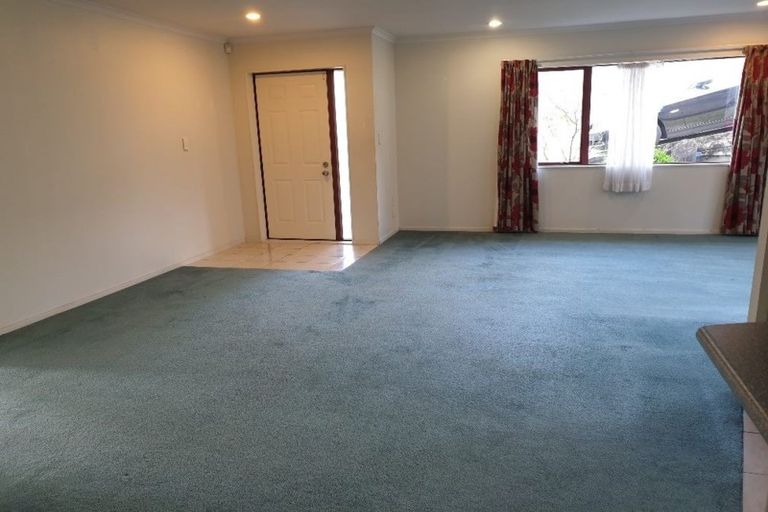Photo of property in 8 Shah Place, Glen Eden, Auckland, 0602