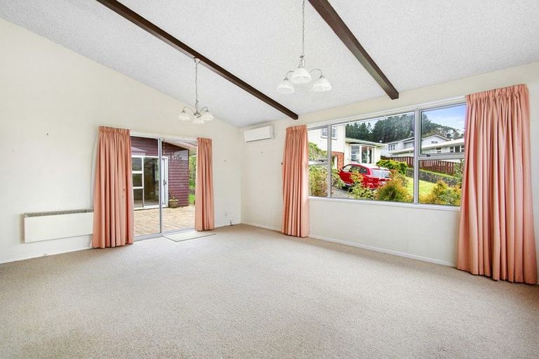 Photo of property in 94 Larsen Crescent, Tawa, Wellington, 5028