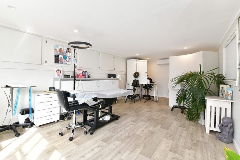 Photo of property in 7 Karaka Street, Helensville, 0800