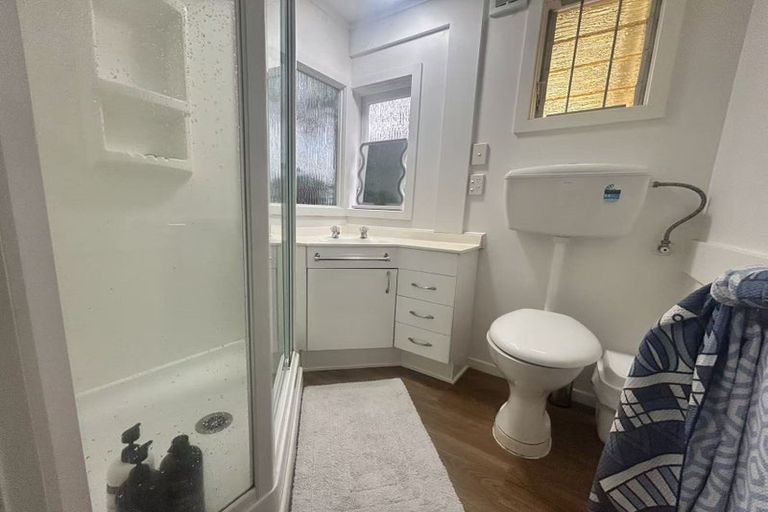 Photo of property in 35 Montgomery Avenue, Rothesay Bay, Auckland, 0630