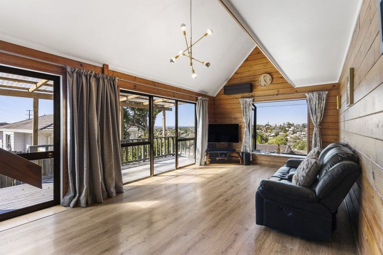 Photo of property in 2/24 Thalia Place, Totara Vale, Auckland, 0629
