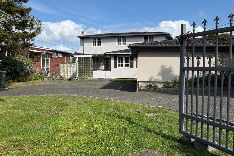 Photo of property in 115 Pupuke Road, Northcote, Auckland, 0627