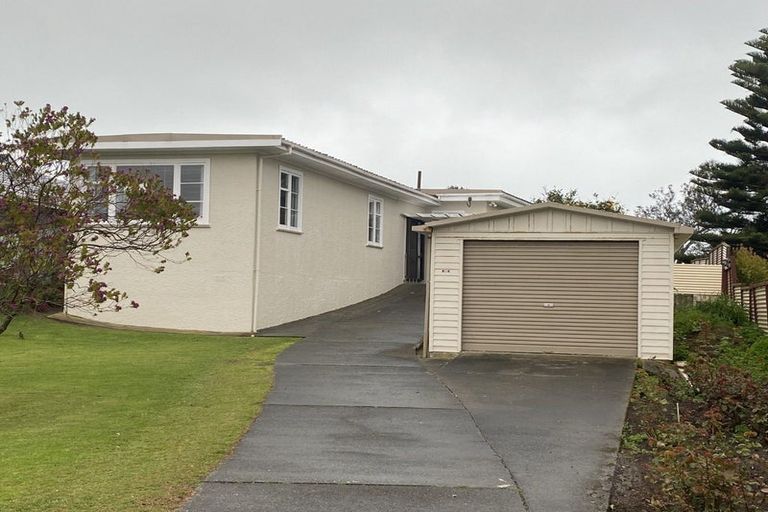 Photo of property in 44 Bluegum Road, Paraparaumu Beach, Paraparaumu, 5032