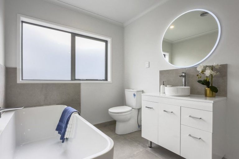 Photo of property in 27 Bristol Freighter Road, Hobsonville, 0616