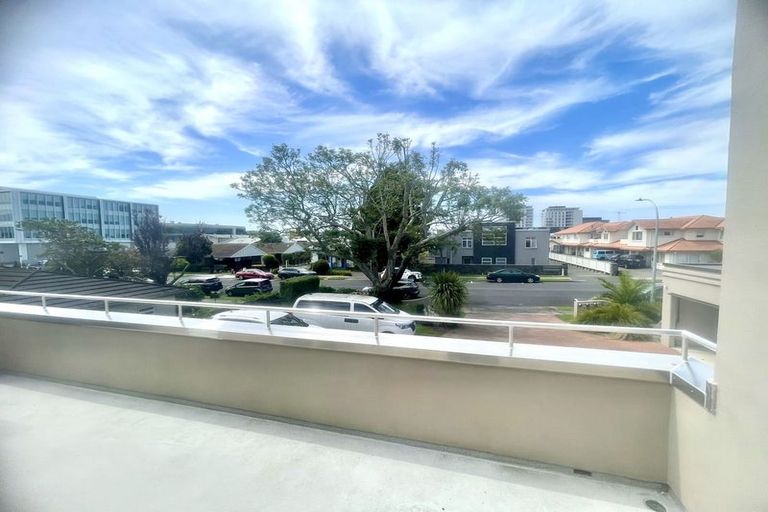 Photo of property in 4/28 Third Avenue, Tauranga, 3110