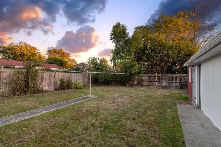 Photo of property in 12 Malabar Crescent, Broomfield, Christchurch, 8042