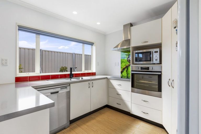 Photo of property in 20 Francis Skinner Place, Orewa, 0931