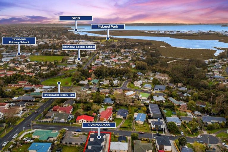 Photo of property in 1f Valron Road, Te Atatu South, Auckland, 0602