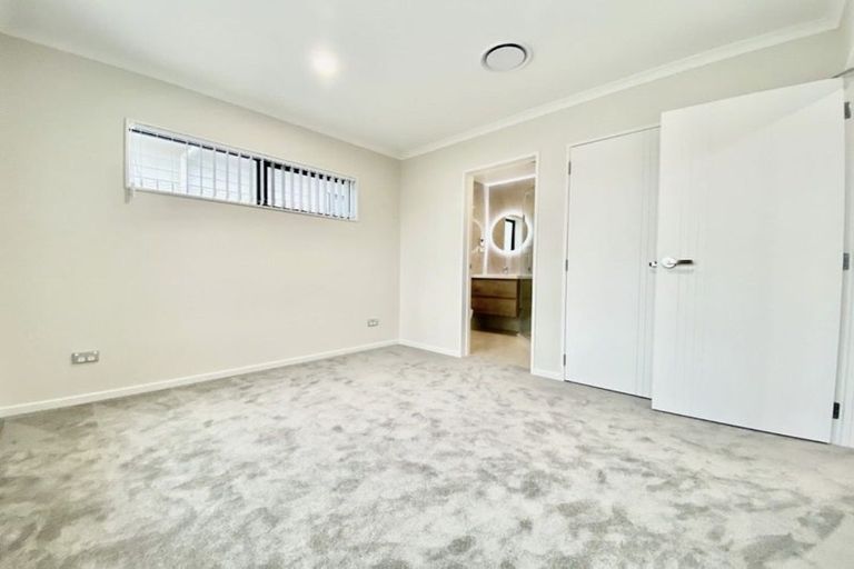 Photo of property in 5 Cloonlyon Drive, Flat Bush, Auckland, 2019