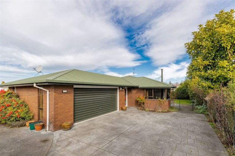Photo of property in 11 Rossiter Avenue, Redwood, Christchurch, 8051