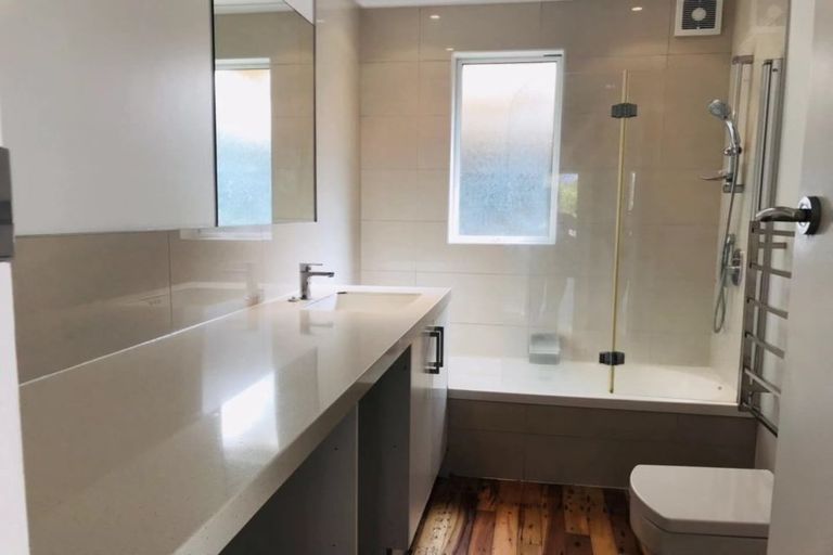 Photo of property in 21 Channel Road, Campbells Bay, Auckland, 0630