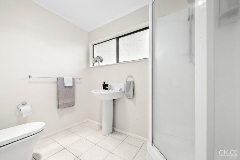 Photo of property in 17 King Charles Drive, Kingsley Heights, Upper Hutt, 5018