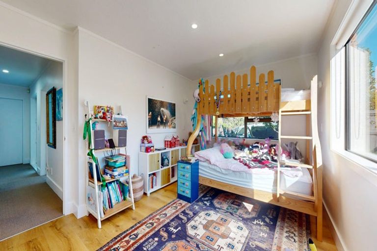 Photo of property in 60 Satara Crescent, Khandallah, Wellington, 6035