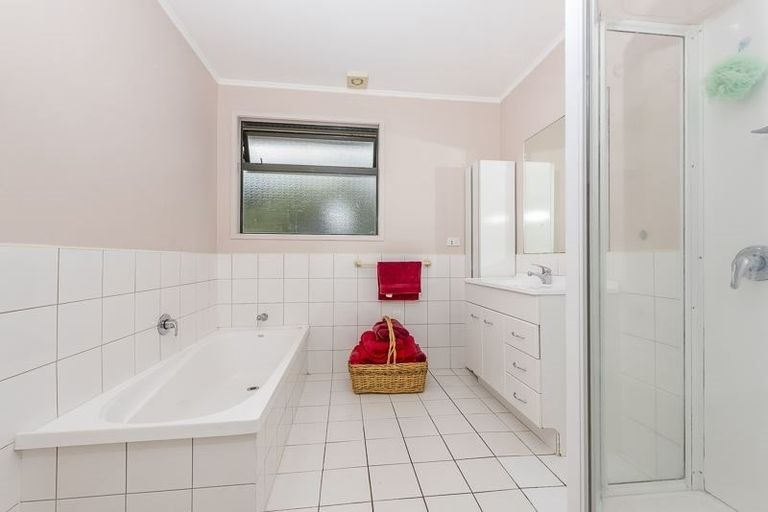 Photo of property in 26 Dovey Place, Massey, Auckland, 0614