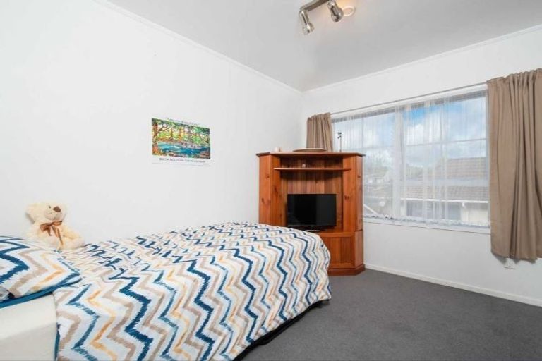 Photo of property in 48 Donovan Avenue, Massey, Auckland, 0614
