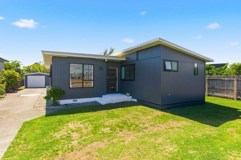 Photo of property in 13 Bahama Crescent, Paraparaumu Beach, Paraparaumu, 5032