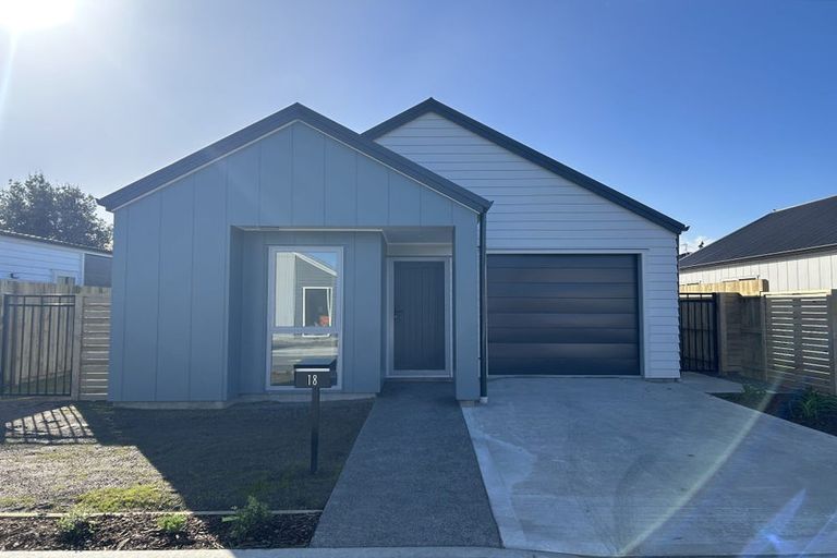Photo of property in 18 Koru Loop, Paraparaumu, 5032