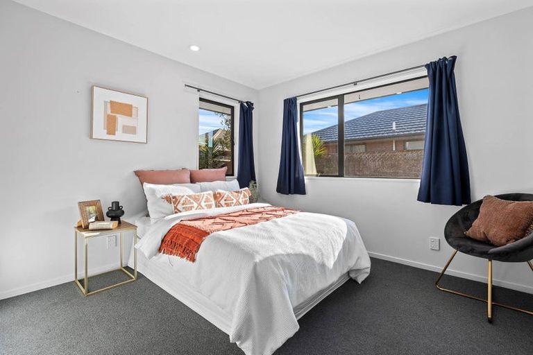 Photo of property in 2 Kirsten Place, Parklands, Christchurch, 8083