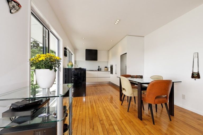 Photo of property in 28 Opou Road, Titirangi, Auckland, 0604