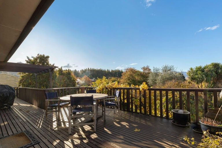Photo of property in 10 Heuchan Lane, Wanaka, 9305