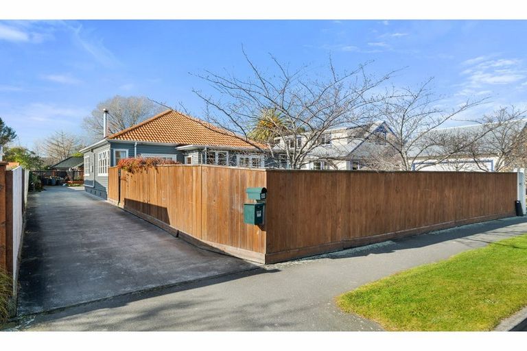 Photo of property in 58 Wilsons Road, Saint Martins, Christchurch, 8022