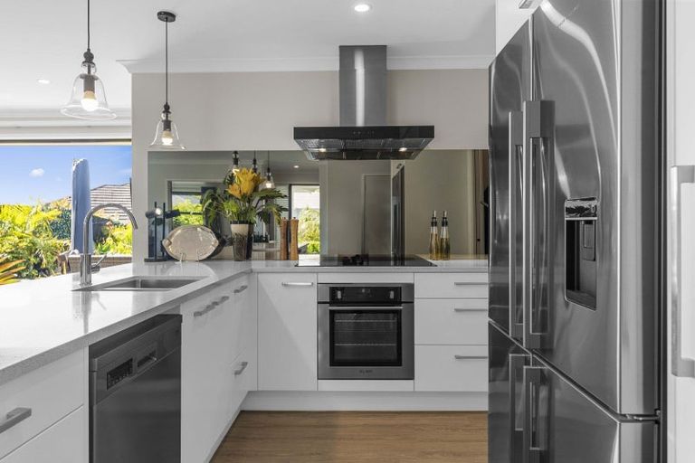 Photo of property in 12 Lakeside Terrace, Omokoroa, 3114