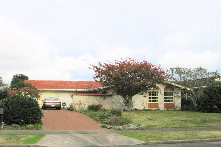 Photo of property in 25 Rewarewa Crescent, Waikanae, 5036