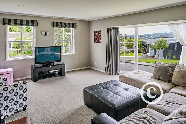 Photo of property in 7 Luff Place, Whitby, Porirua, 5024