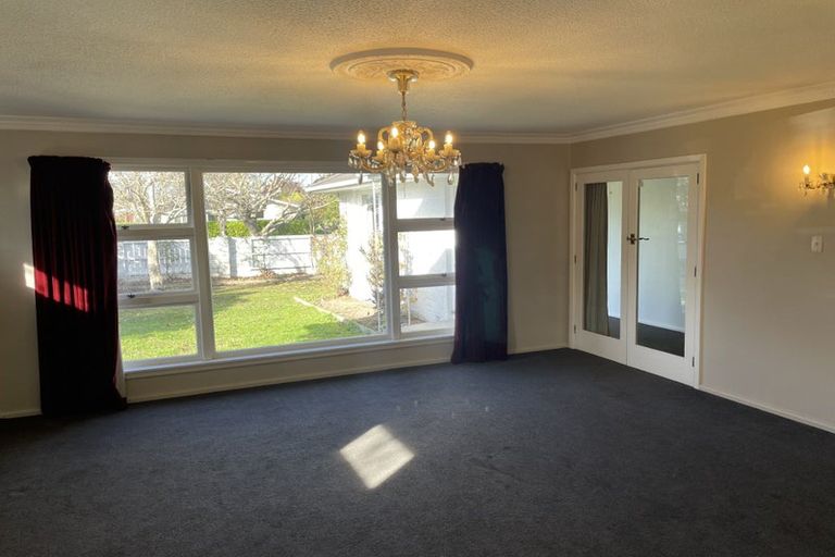 Photo of property in 17 Oakfield Street, Burnside, Christchurch, 8053