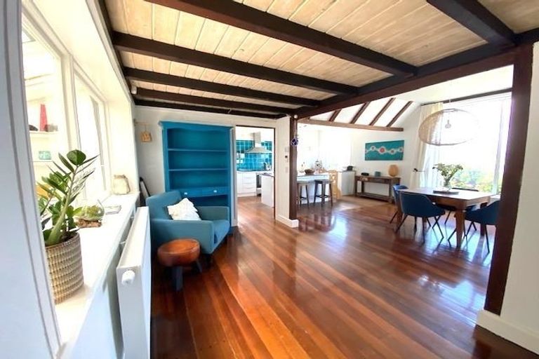 Photo of property in 336 The Esplanade, Island Bay, Wellington, 6023