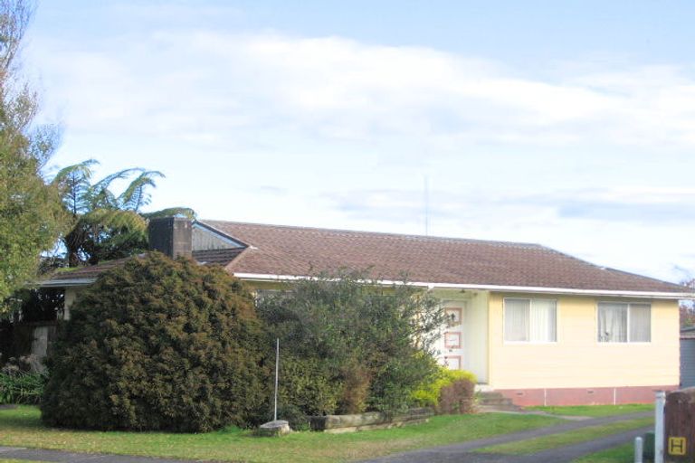Photo of property in 71 Oakfield Crescent, Pukete, Hamilton, 3200