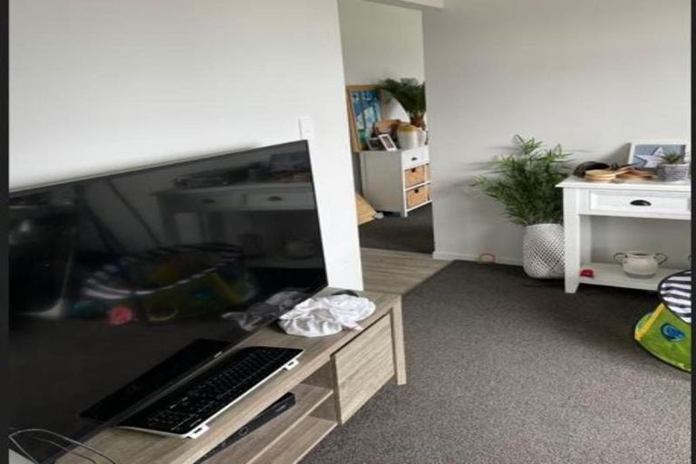 Photo of property in 5 Roles Way, Rolleston, 7615