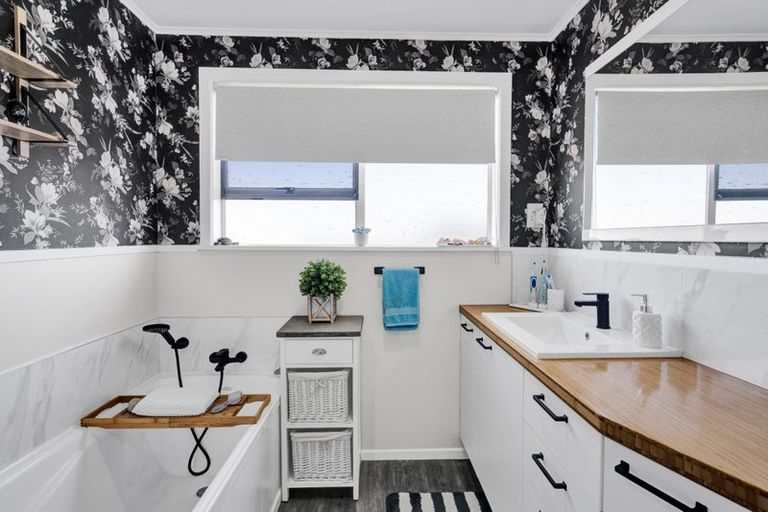 Photo of property in 23 Clifton Drive, Waitara, 4320