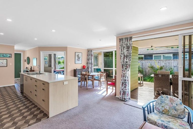 Photo of property in 82 Waipunahau Road, Waikanae, 5036